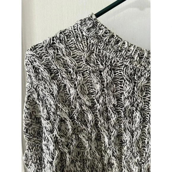 H&M women’s size small sweater - Picture 3 of 8